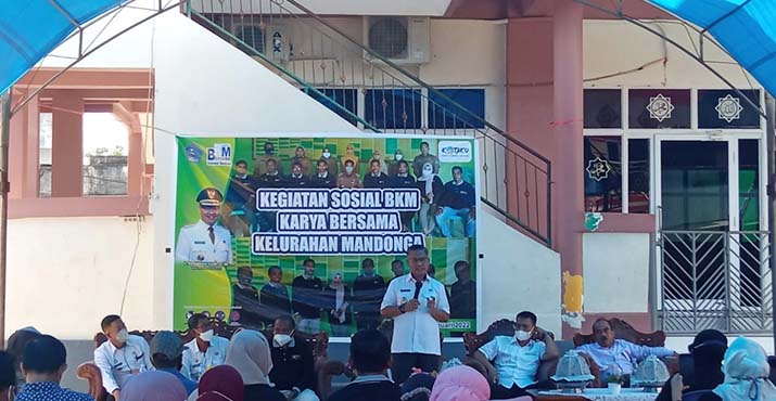 Wali Kota Kendari Serahkan Bansos Sahabuddin Apresiasi BKM Karya Bersama Mandonga