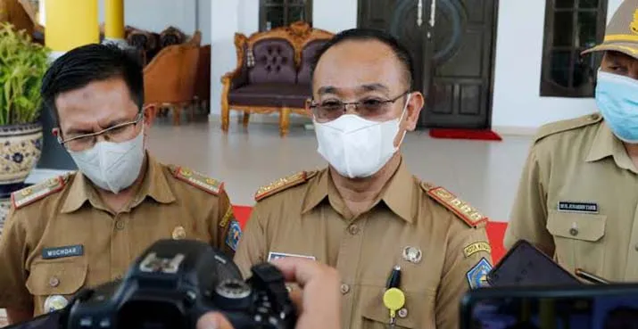 Kepala Dinas Pendidikan Pemuda dan Olahraga (Dikmudora) Kota Kendari, Makmur,