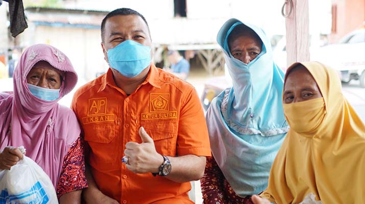 Dinakodai Aksan Jaya Putra, DPD MKGR Sultra Berbagi ke Masyarakat Terdampak Covid-19