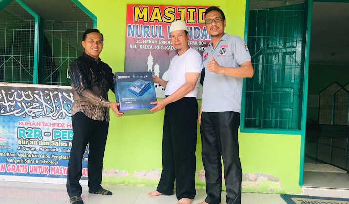 AJP Serahkan Bantuan Power Mixer untuk Masjid Nurul Wahda