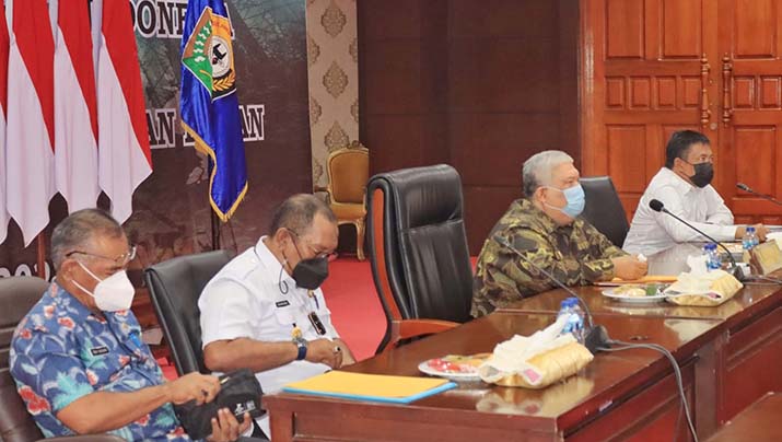 Gubernur Ali Mazi Didampingi 4 Kadis Ikuti Rapat Sosialisasi SEB Empat Menteri soal PBG secara Virtual