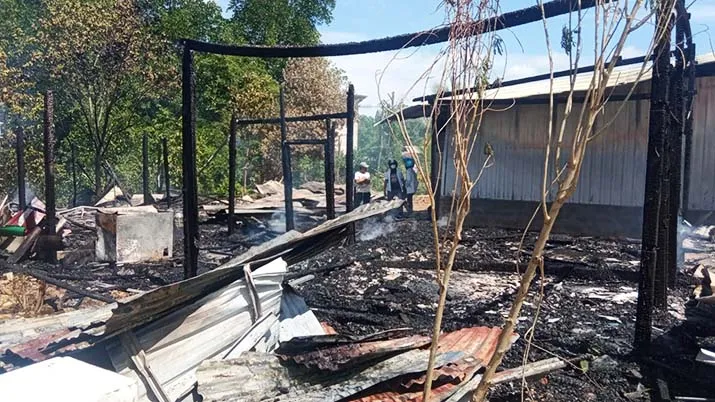 Rumah Makan Padang Dekat RSUD Kendari Habis Dilalap si Jago Merah
