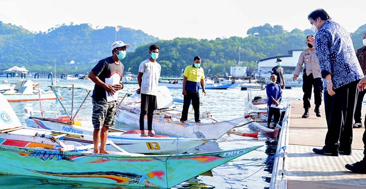 Menko Airlangga Berharap Bantuan Tunai untuk Nelayan Dapat Kurangi Kemiskinan Ekstrem di Indonesia