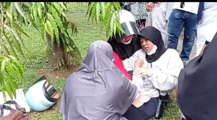 Meski Antre dari Pagi, Warga Kendari Ini Tak Kebagian Minyak dan Nyaris Pingsan