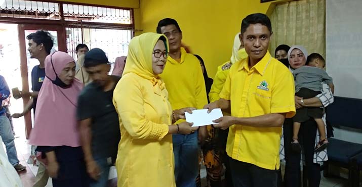 Jelang Ramadan, Sahabuddin Beri Bantuan Modal pada 40 Pelaku UMKM di Mandonga