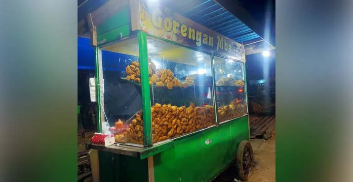Minyak Goreng Mahal, Penjual Gorengan di Kendari Terpaksa Naikkan Harga