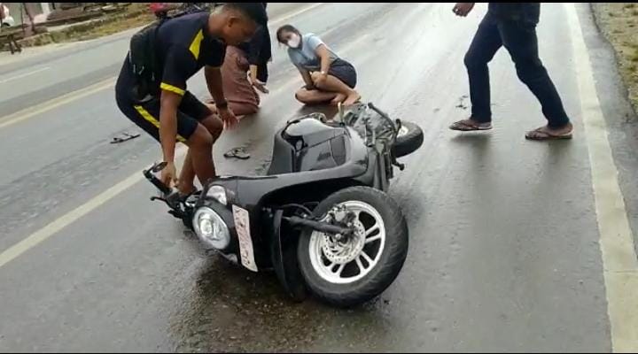 Solar Tumpah Di Jalan Haji Banawula Sin Apoy Abeli Puluhan Pengendara Motor Terjatuh