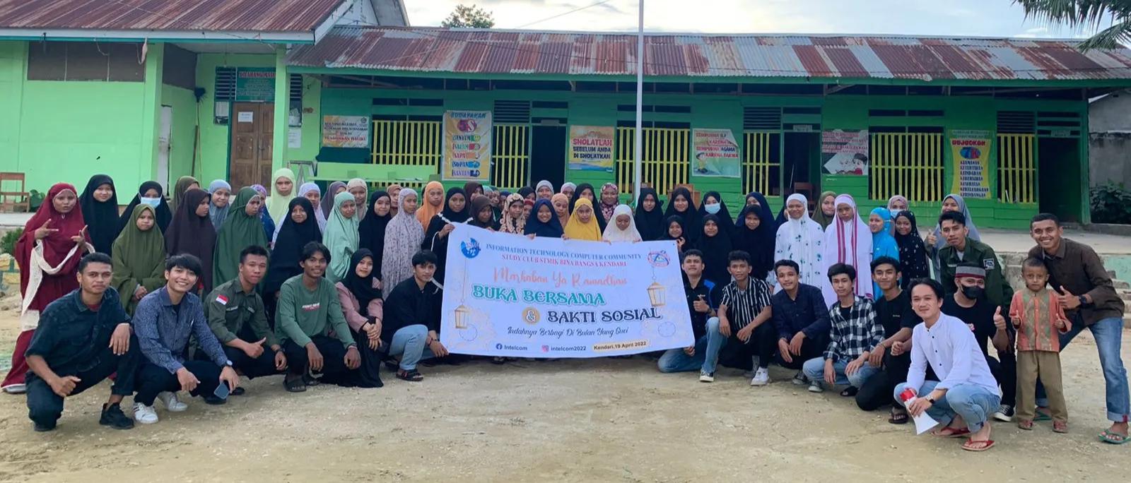 INTELCOM STMIK Bina Bangsa Kendari Gelar Buka Puasa Bersama dan Bakti Sosial