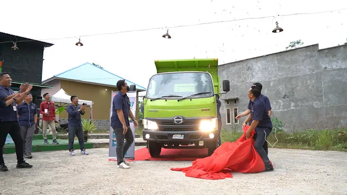 Hino Kumala Hadirkan Truk Standar Emisi Euro4 di Pasar Kendaraan Niaga Sultra