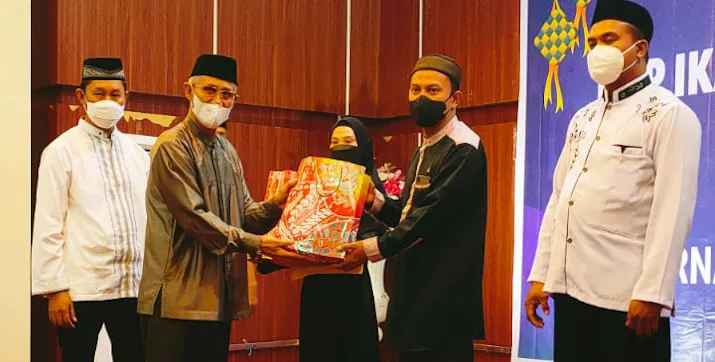 IKAPTK Sultra Gelar Bukber dan Bagi Sembako ke Pondok Pesantren