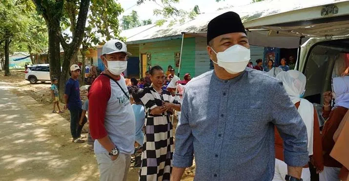 Ramadan 1443 H, AJP Bersama Alumni Smansa 1997 Berbagi Pakaian Gratis