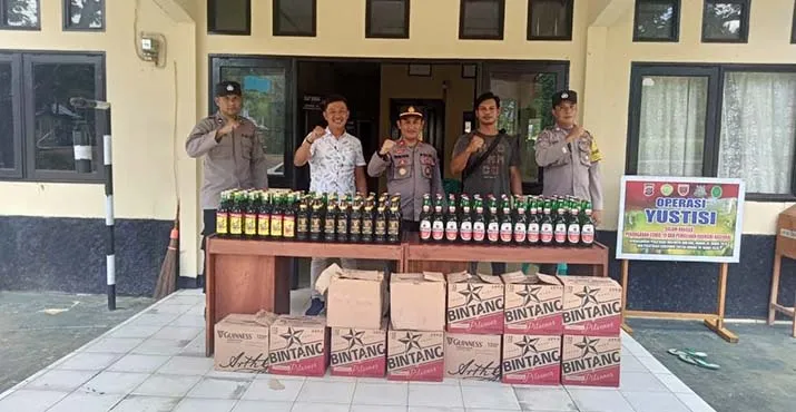 Polsek Bungi Jaring Ratusan Botol Miras