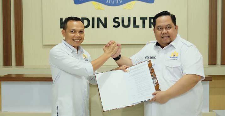 Serahkan SK Pengurus Kadin Konawe dan Baubau, Anton Timbang: Fokus Kerja Kita Pengembangan UMKM