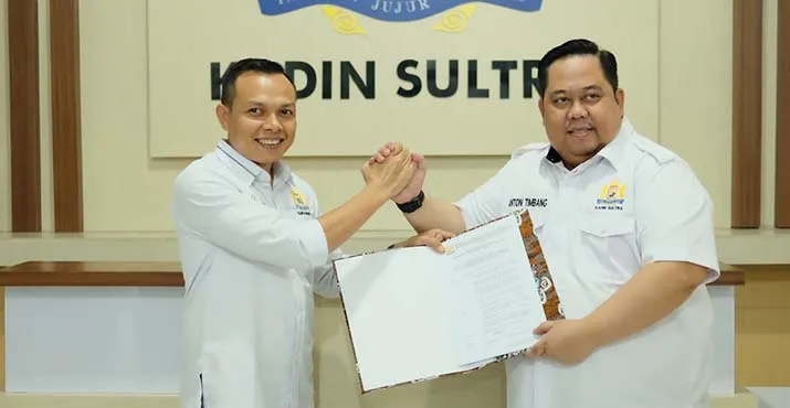 Serahkan SK Pengurus Kadin Konawe dan Baubau, Anton Timbang: Fokus Kerja Kita Pengembangan UMKM