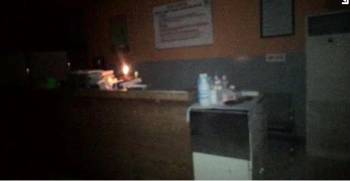 RSUD Muna Barat Mati Lampu, Keluarga Pasien Gunakan Lilin Untuk Penerangan