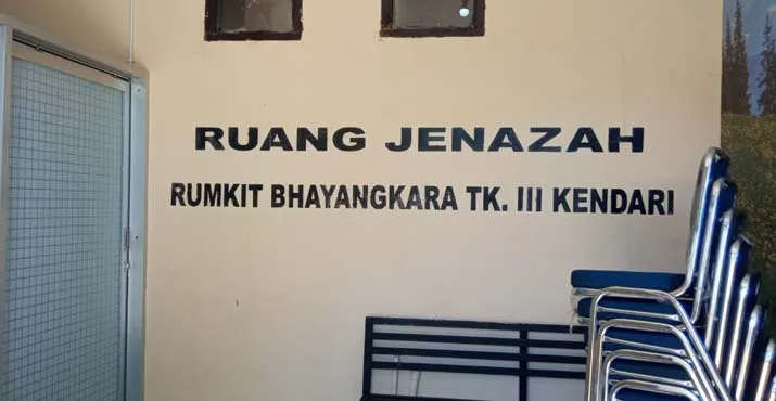 Mayat Pria yang Ditemukan di Perairan SPBN Lapulu Dibawa ke RS Bhayangkara