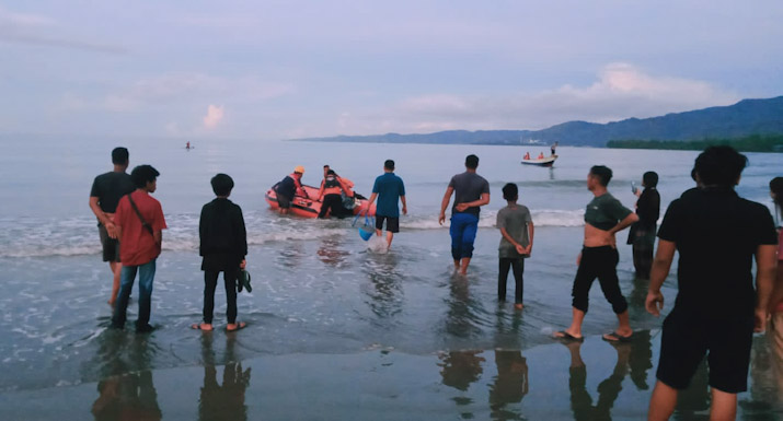 Terseret Arus saat Berenang di Pantai Batu Gong, Dua Bocah Selamat, Satu Hilang