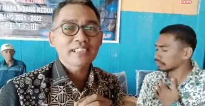 Anggota DPRD Provinsi Sulawesi tenggara, Abdul Salam Sahadia (kiri). Foto: La Ode Darlan/Detiksultra.com.