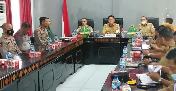 Pimpin Rapat Persiapan Panitia Pilkades, Wakil Bupati Buton Utara Tegaskan Hal ini