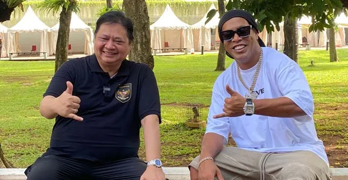 Menko Airlangga Bertemu Ronaldinho, Bahas Seputar Dunia Sepak Bola