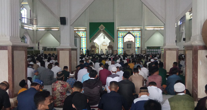 Ribuan Jemaah Padati Masjid Al-Kautsar Kendari