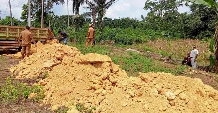 Penimbunan Areal Masjid Agung Muna Barat Mulai Dilakukan
