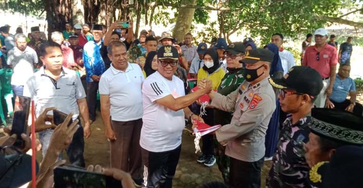 Sukseskan Program Kemendagri, Pemkab Mubar Bagikan 10 Juta Bendera