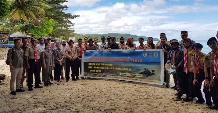 Peringati HKAN, BKSDA Lepasliarkan Satwa Penyu di Pantai Nirwana