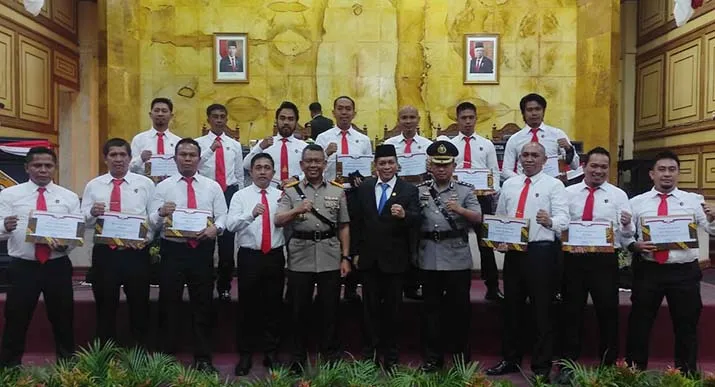 DPRD Sultra Beri Penghargaan 14 Anggota Satreskrim Polresta Kendari