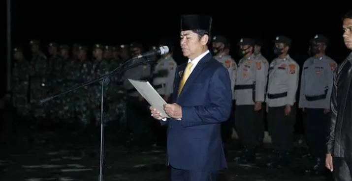 Kenang Jasa Pahlawan, Bupati Buton Hadiri Malam Renungan Suci