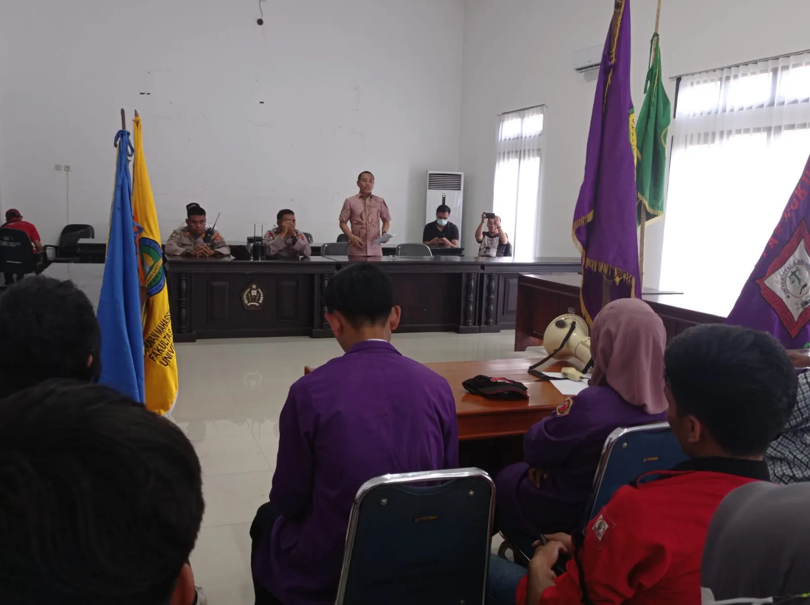 Di Hadapan Mahasiswa Unilaki, DPRD Konawe Nyatakan Tolak Kenaikan BBM