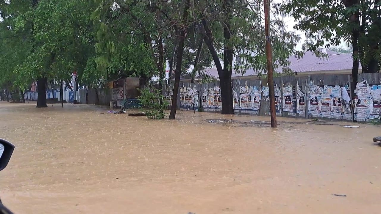 Diguyur Hujan Sejak Siang, Sejumlah Ruas Jalan dan Rumah Warga di Kendari Terendam Banjir
