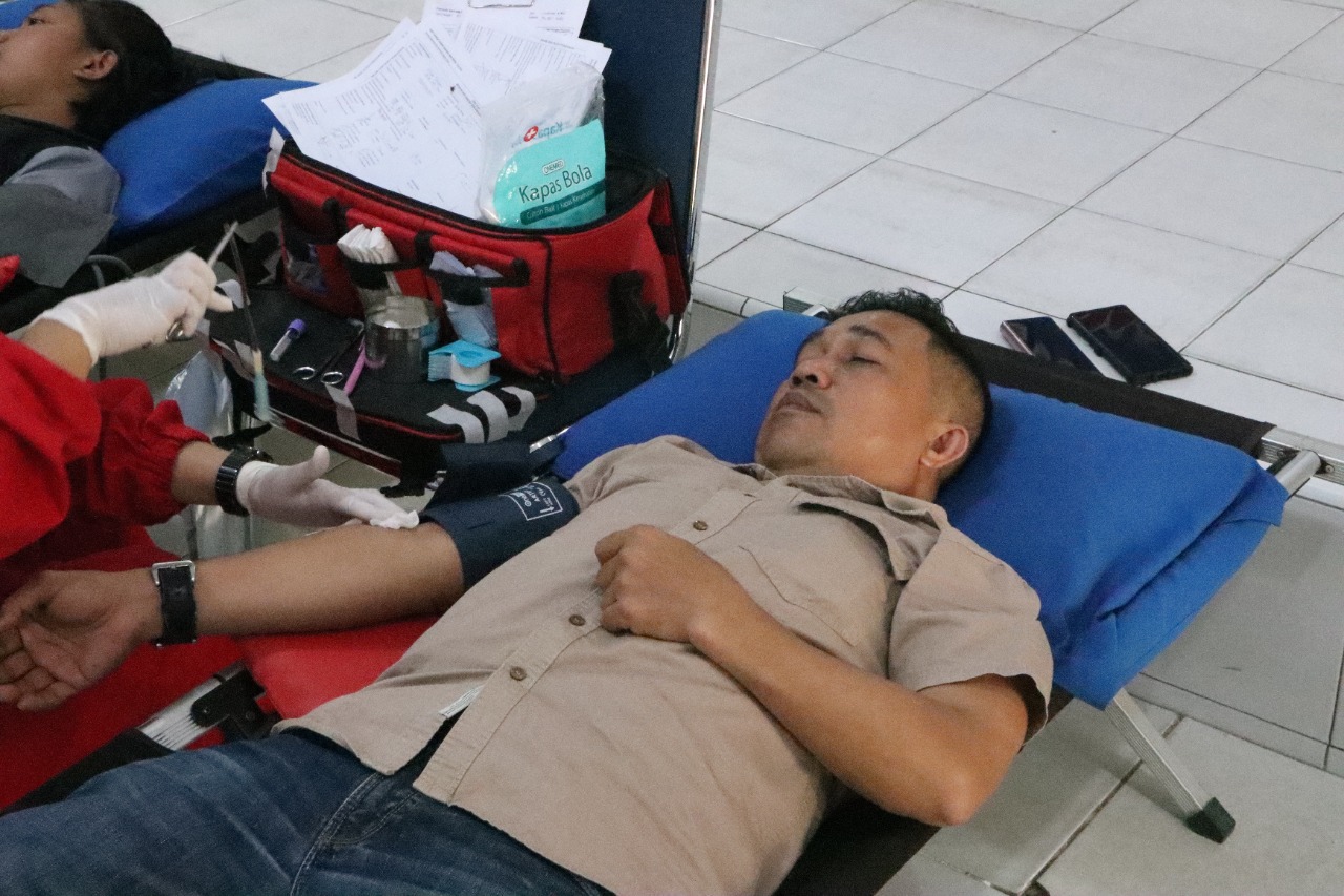 Polresta Kendari Sumbang 104 Kantong Darah ke PMI