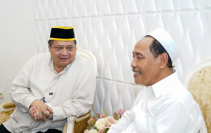 Berkunjung ke Pesantren Zainul Hasan, Airlangga Minta Didoakan Ekonomi Indonesia Semakin Membaik
