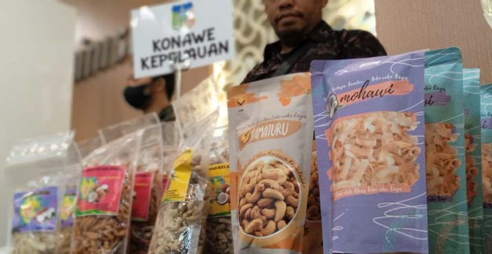 Cemilan Khas Konkep Olahan UMKM Binaan PT GKP Dipasarkan pada Ivent Ekonomi Kreatif di Kendari