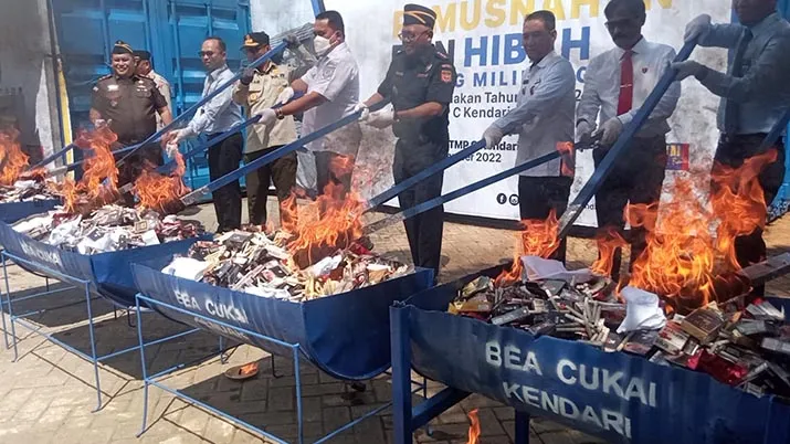 Bea Cukai Kendari Musnahkan 1,5 Juta Batang Rokok Ilegal dan 676 Liter Miras