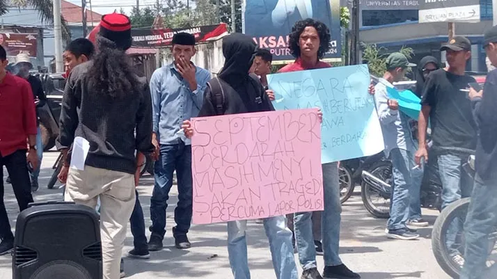Ratusan Massa Unjuk Rasa Tiga Tahun Kematian Randi dan Yusuf