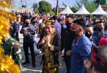Photo of Resmi jadi Sesepuh Kesultanan Buton, Jokowi Diberi Gelar La Ode Muhammad Lakina Bhawaangi Yi Nusantara