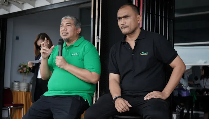 Fery Irawan selaku Chief Operation Officer (COO) Kalla Kars (kiri). Foto: Sunarto/Detiksultra.com.