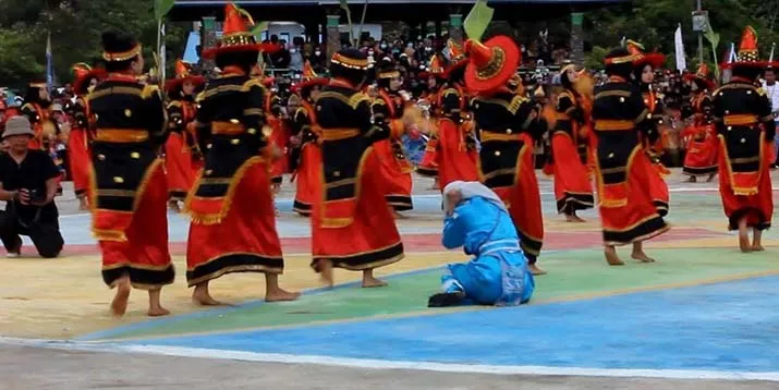 Belasan Orang Kesurupan saat Pembukaan Festival Tangkeno