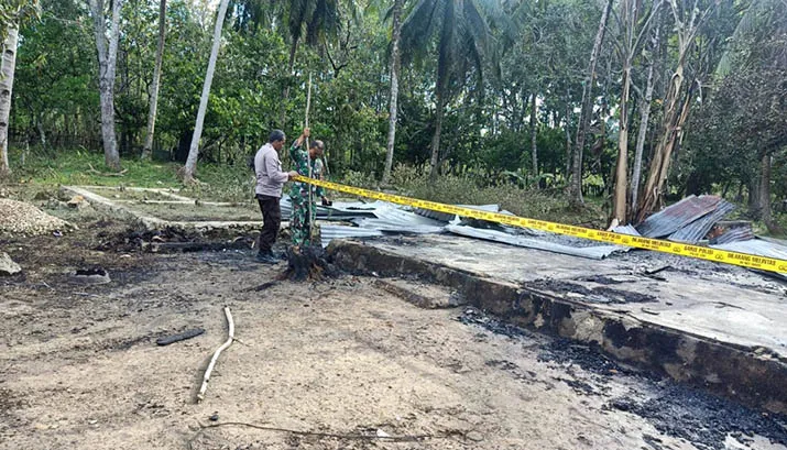 Ditinggal Pemiliknya, Rumah di Mubar Ludes Terbakar