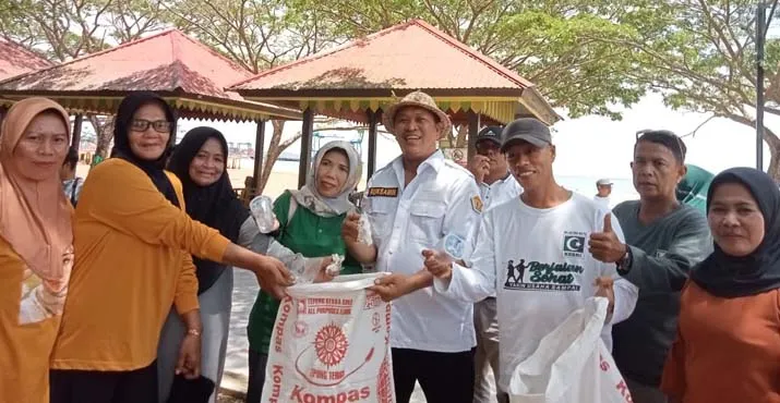 MW KAHMI dan Forhati Sultra Gelar Baksos ke Warga Nambo