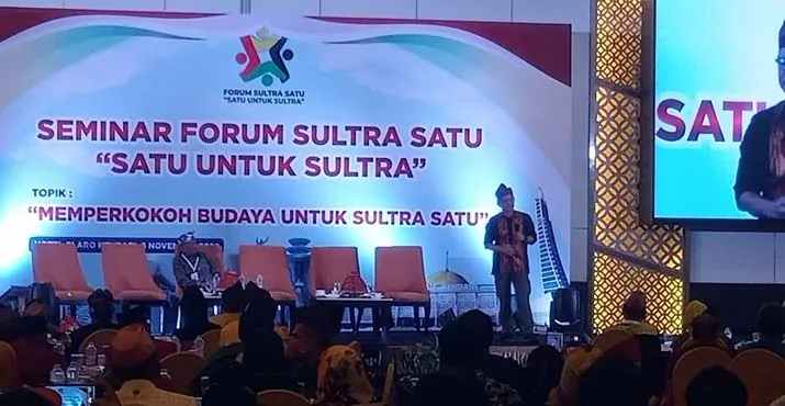 Rocky Gerung: Sultra Bisa Tumbuh dengan Konsep dan Pikiran, Bukan Amplop