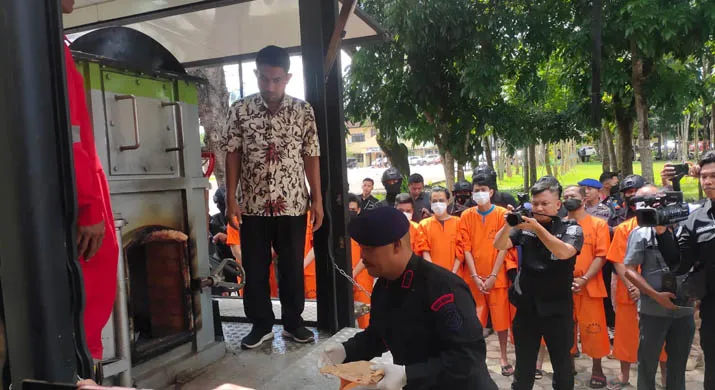 Polda Sultra Musnahkan Barang Bukti 6 Kg Sabu-Sabu Senilai Rp9 Miliar