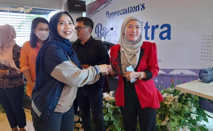 Detiksultra.com Terima Penghargaan dari Bank Sultra