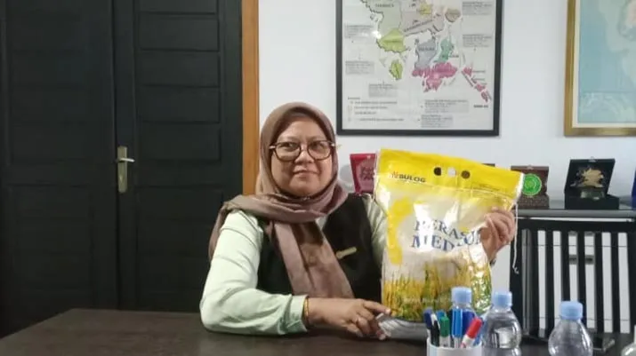 Kepala Bulog Sultra, Siti Mardati Saing. Foto/Betyrudin