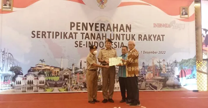 Kanwil BPN Sultra Bagikan 500 Sertifikat Tanah