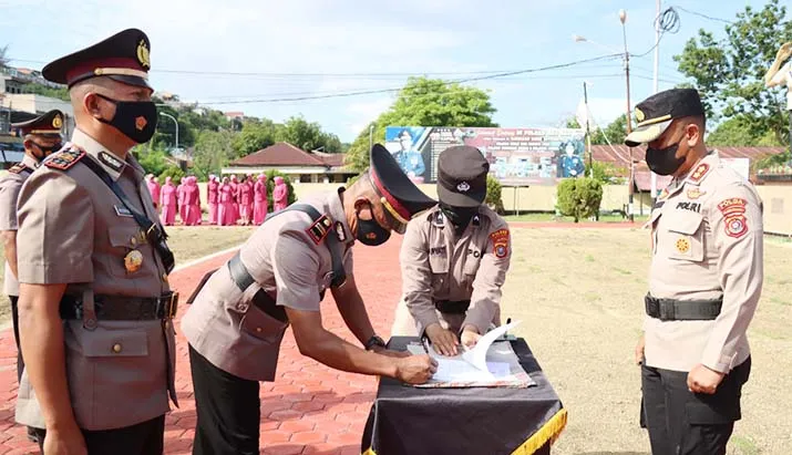 Plh Kapolres Baubau Lantik 10 Pejabat Baru
