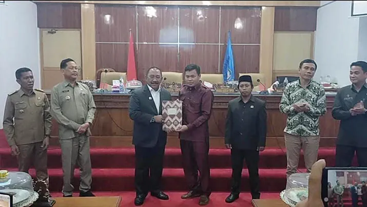 DPRD dan Pemkab Bombana Tetapkan R-APBD Rp1,3 Triliun