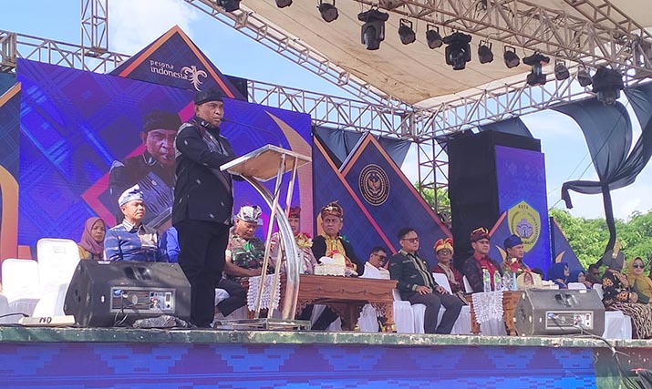 Wali Kota Baubau Resmi Buka Sultra Tenun Karnaval 2022